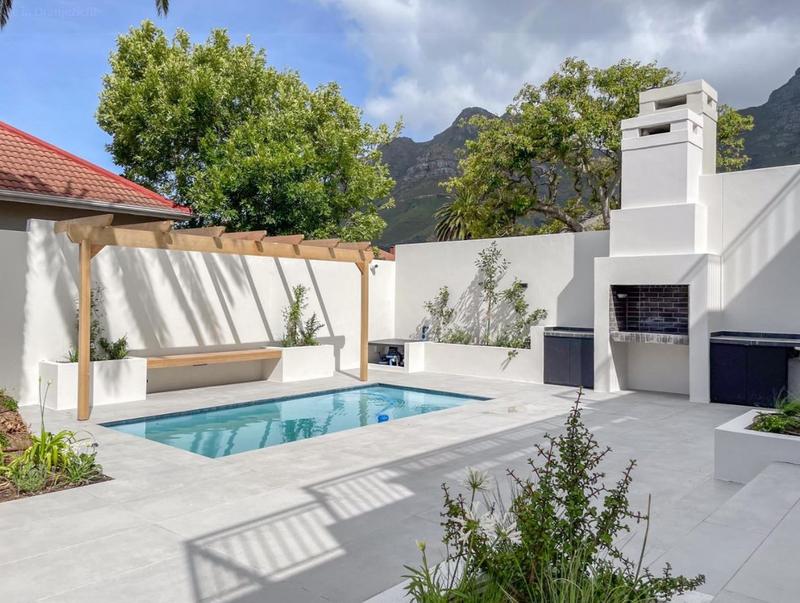 4 Bedroom Property for Sale in Oranjezicht Western Cape
